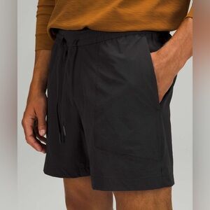 Lululemon Bowline Short 5.5" Stretch Ripstop
Black Large